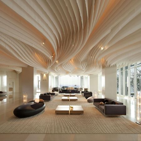 Отель Hilton Паттайя Экстерьер фото The lobby of the hotel