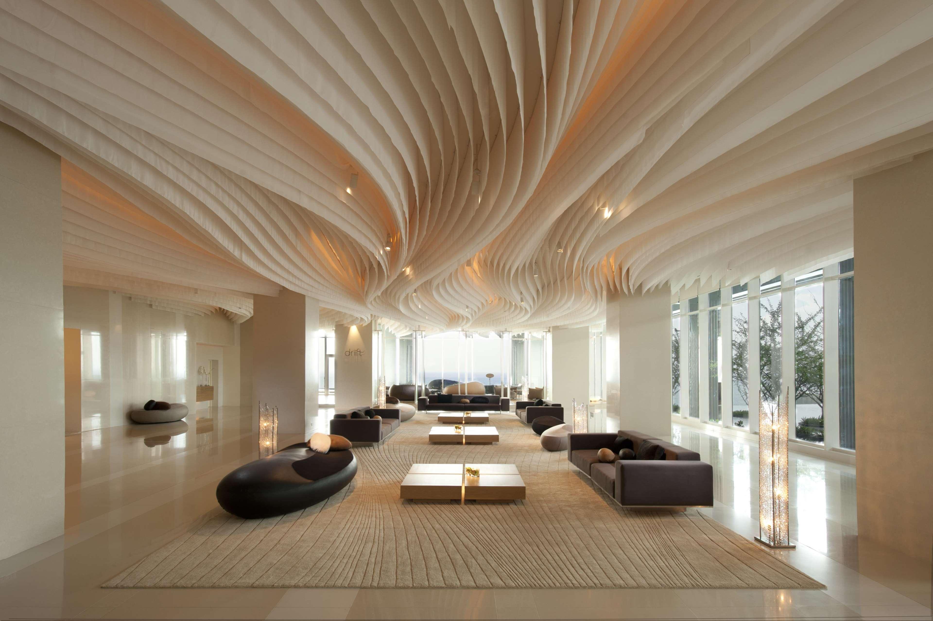 Отель Hilton Паттайя Экстерьер фото The lobby of the hotel