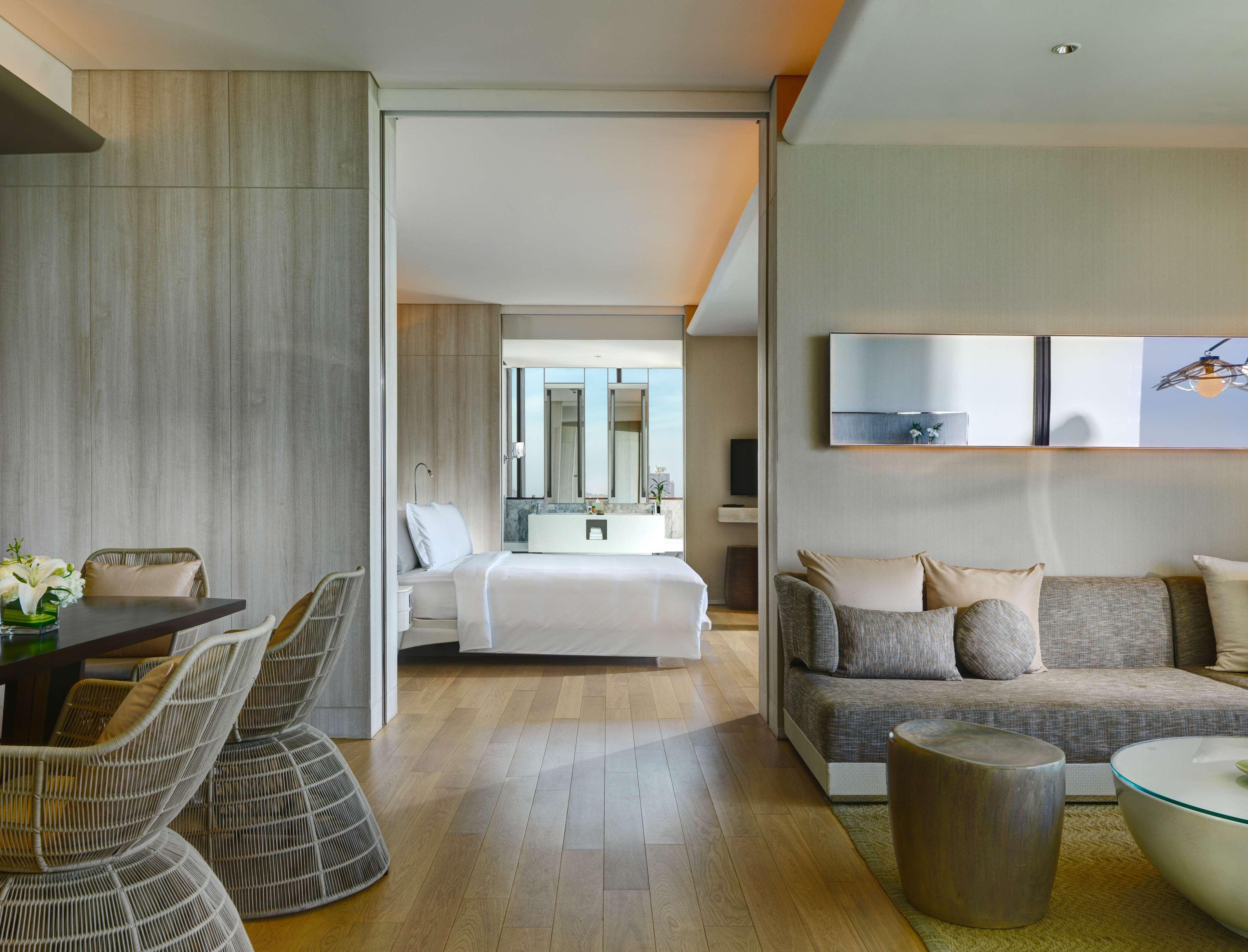 Отель Hilton Паттайя Экстерьер фото A suite at the hotel