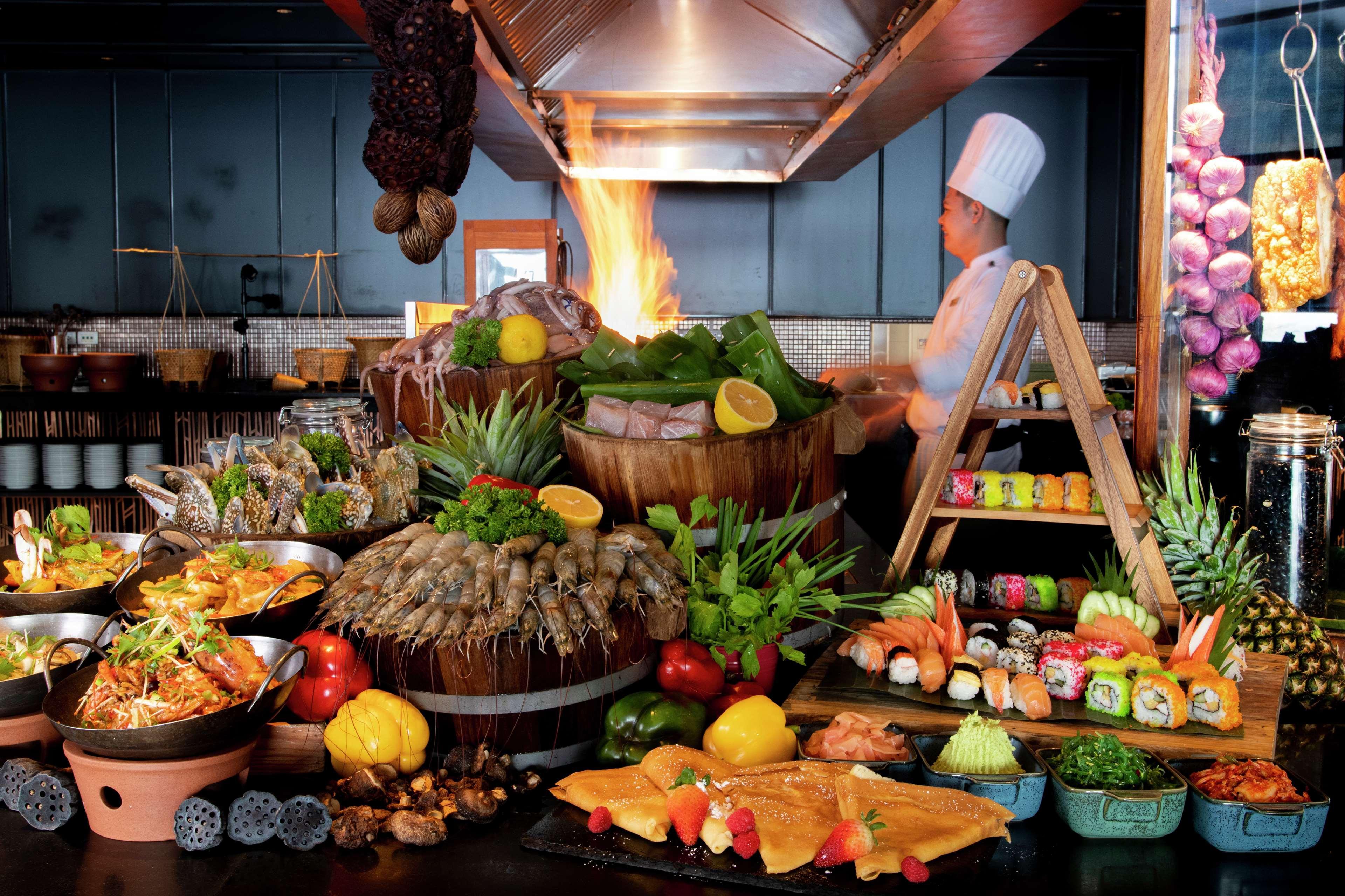 Отель Hilton Паттайя Экстерьер фото A buffet at a restaurant