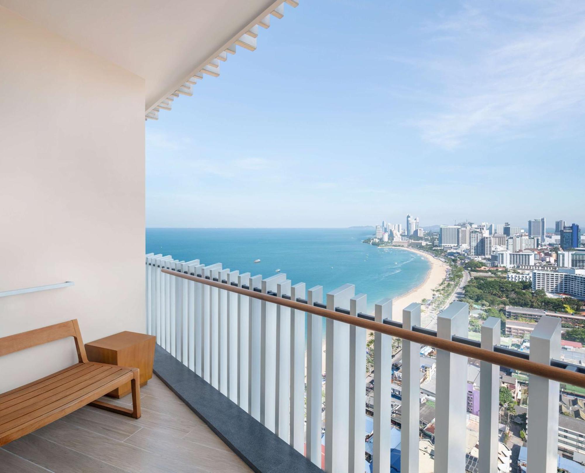 Отель Hilton Паттайя Экстерьер фото View from the balcony of a typical apartment