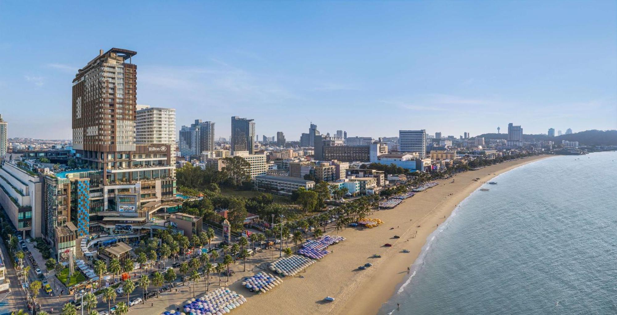 Отель Hilton Паттайя Экстерьер фото Aerial view of the beach
