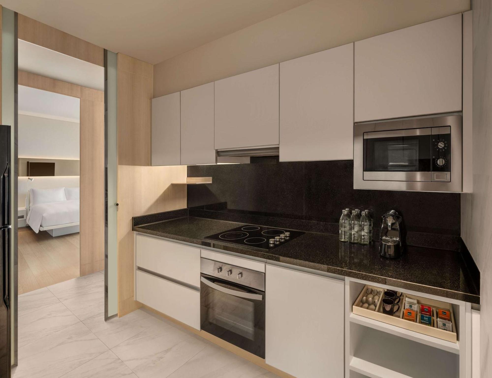 Отель Hilton Паттайя Экстерьер фото A kitchen in a typical apartment